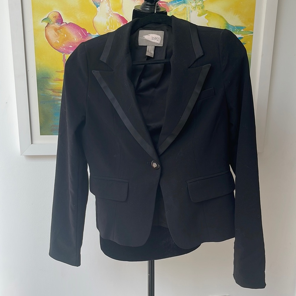 Forever - love 21 Black Blazer with satin trim size M